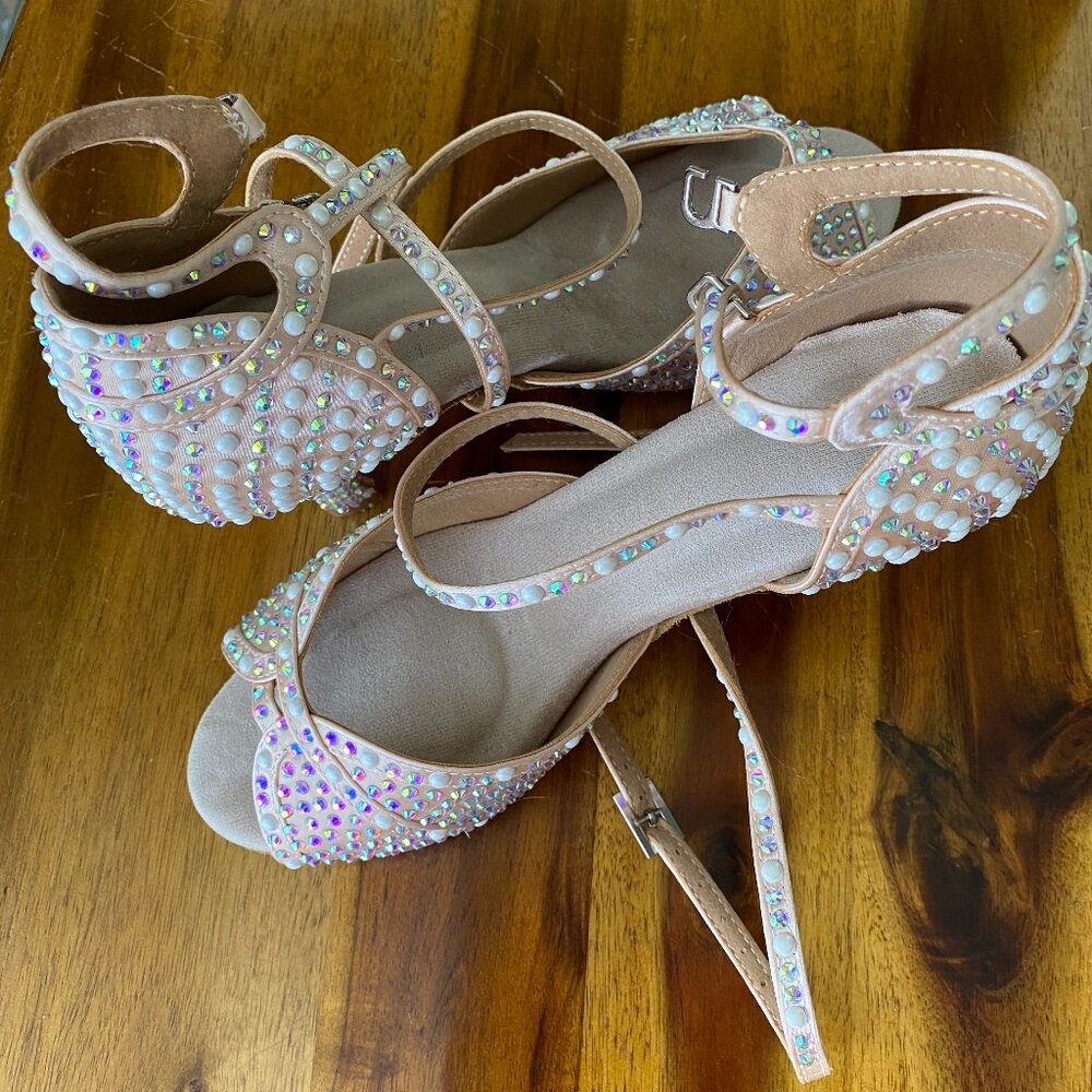 Size 8 women dress shoe